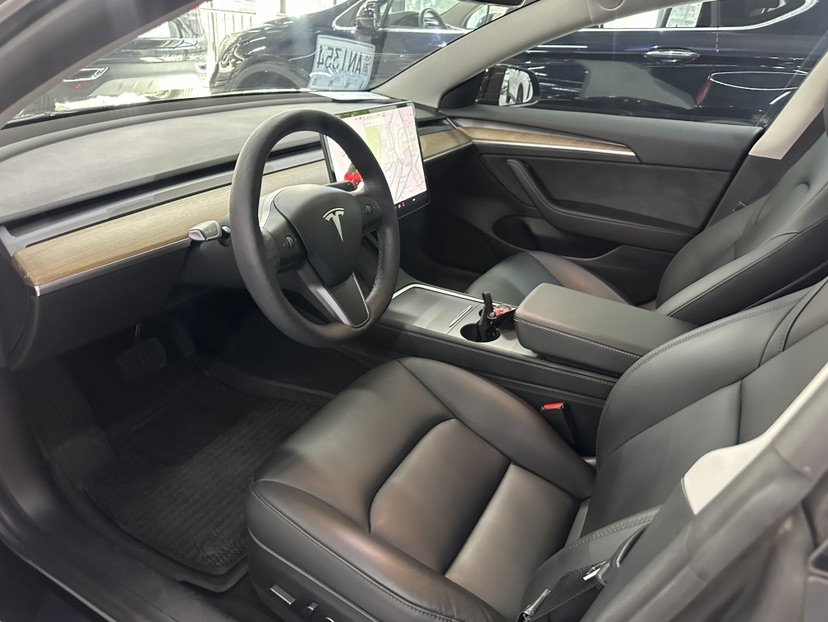 Tesla Model 3 2021 car image #3