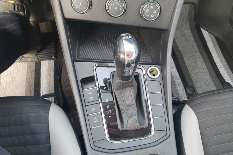 Volkswagen Bora 2023 immagine di auto #14