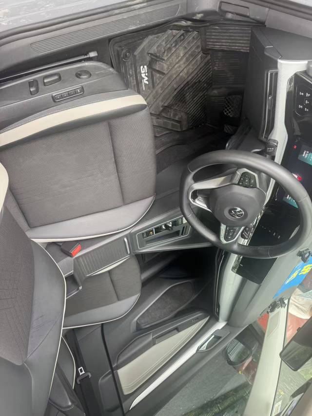 Volkswagen Golf 2023 car image #7