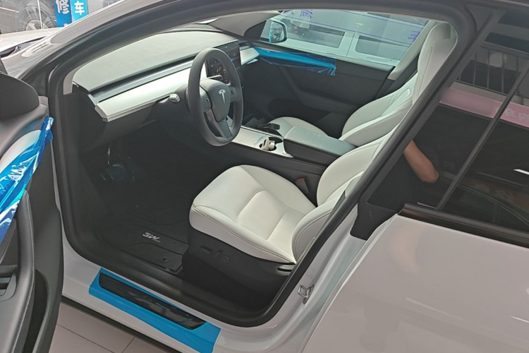 Tesla Model Y 2023 #15 Tesla Model Y 2023 car image #15