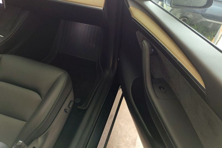 Tesla Model Y 2022 car image #27
