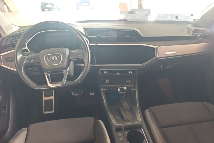Audi Q3 2022 car image #11