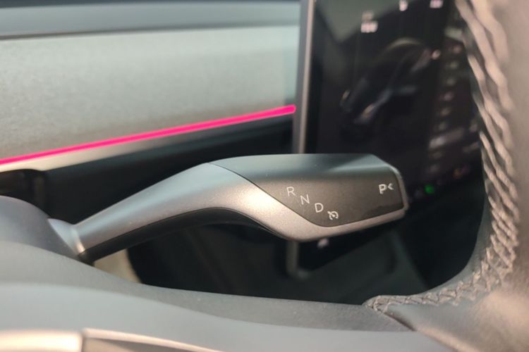 Tesla Model Y 2024 #14 Tesla Model Y 2024 car image #14