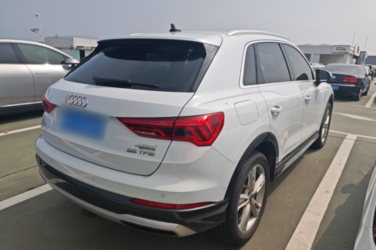 Audi Q3 2021 car image #7
