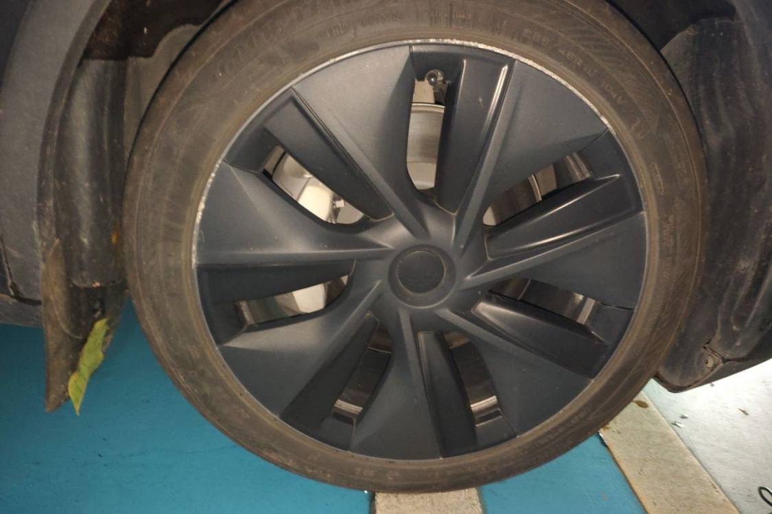 Tesla Model Y 2024 car image #9