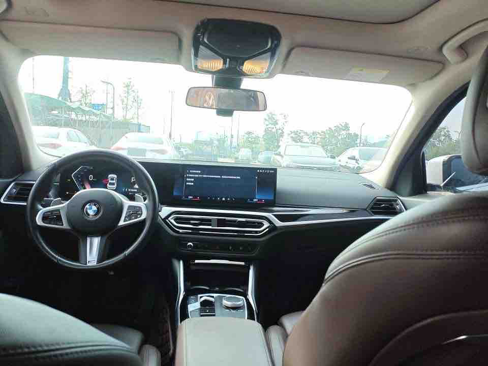 BMW 3 Series 2024 #5 BMW 3 Series 2024 صورة سيارة #5