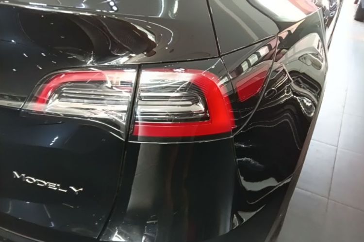 Tesla Model Y 2023 #8 Tesla Model Y 2023 car image #8