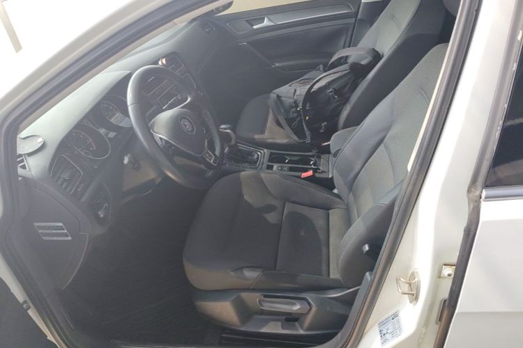 Volkswagen Golf 2017 car image #15