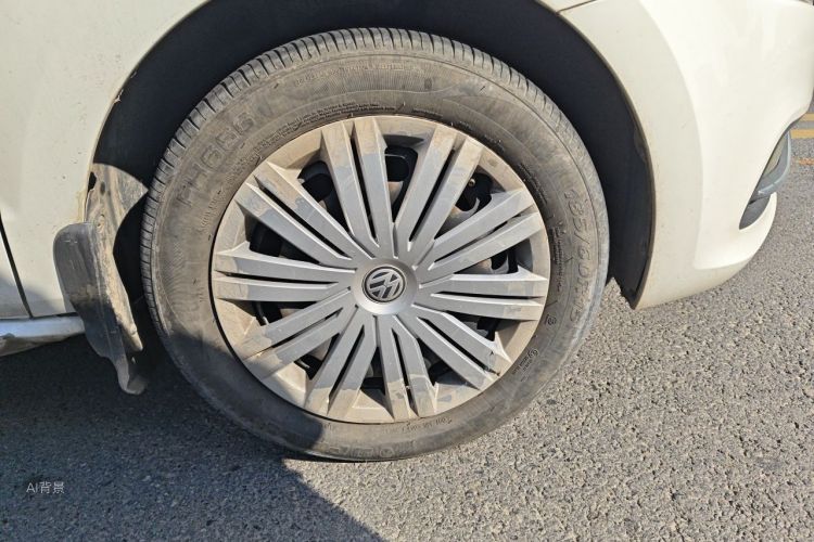 Volkswagen Polo 2016 car image #9