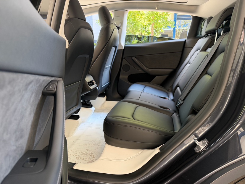 Tesla Model Y 2024 immagine di auto #6