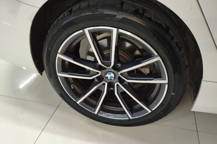 BMW 3 Series 2024 صورة سيارة #10