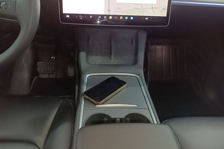 Tesla Model Y 2021 #14 Tesla Model Y 2021 car image #14