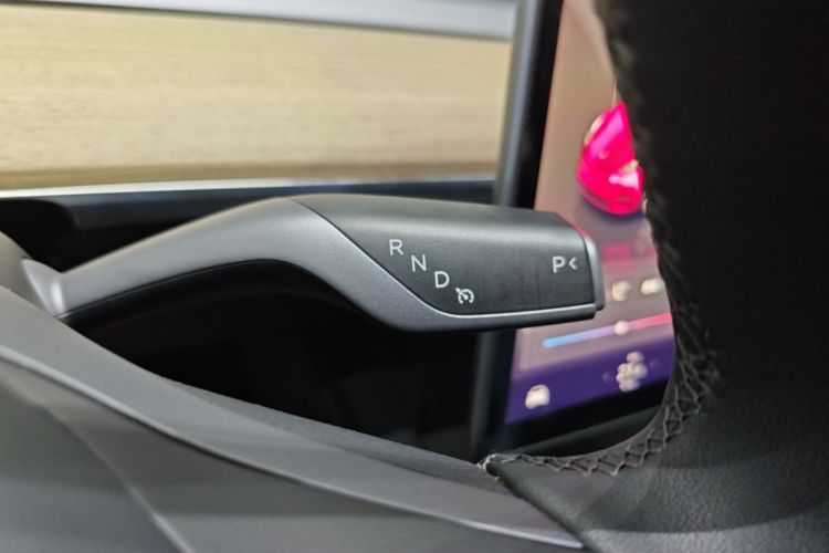 Tesla Model Y 2023 #14 Tesla Model Y 2023 car image #14