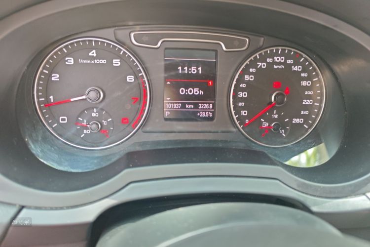 Audi Q3 2015 #14 Audi Q3 2015 car image #14