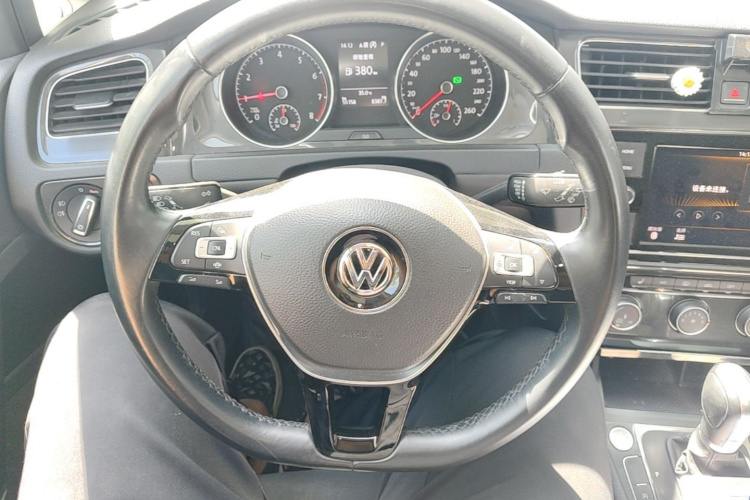 Volkswagen Golf 2019 #11 Volkswagen Golf 2019 car image #11