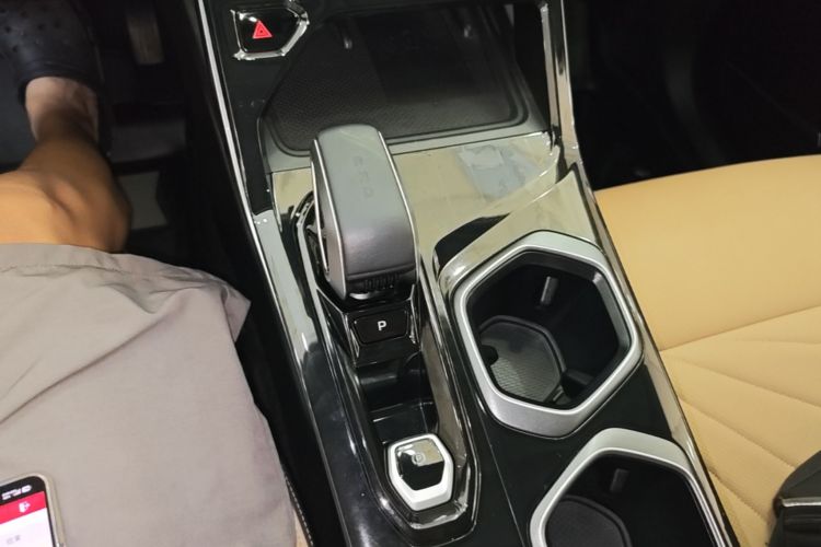 GEELY Boyue L 2023 car image #14
