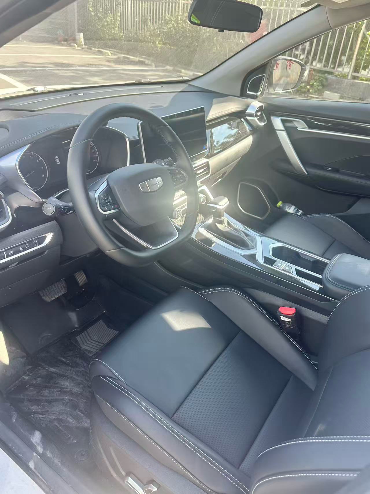 GEELY Coolray 2025 car image #3