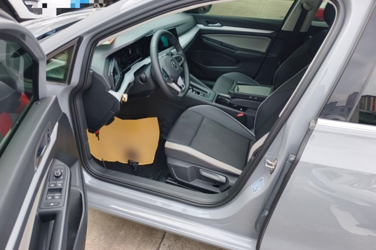 Volkswagen Golf 2022 car image #12
