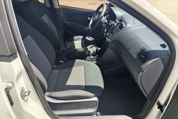 Volkswagen Polo 2018 car image #15