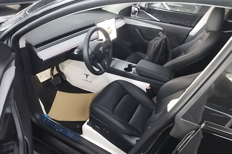 Tesla Model Y 2023 #16 Tesla Model Y 2023 car image #16