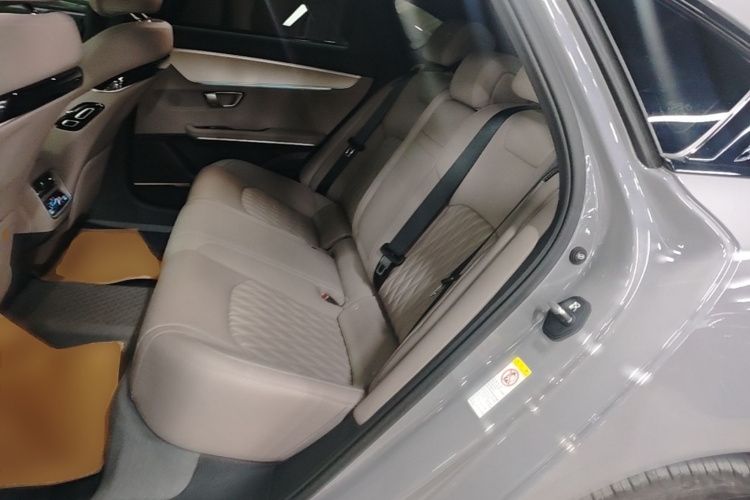 BYD Han 2025 car image #13