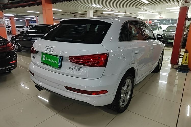 Audi Q3 2018 car image #7
