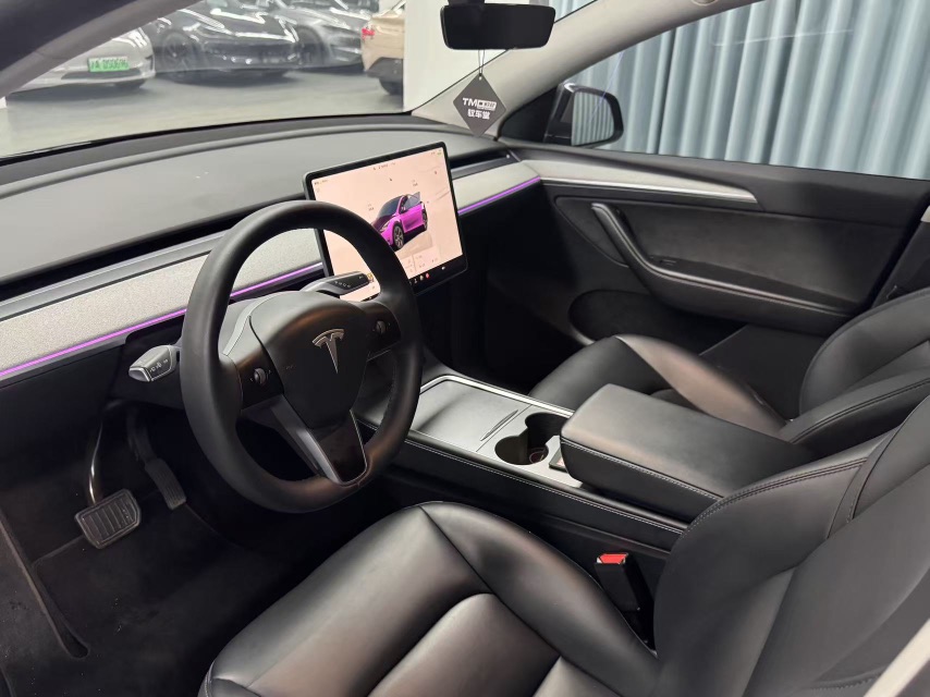 Tesla Model Y 2024 #4 Tesla Model Y 2024 car image #4