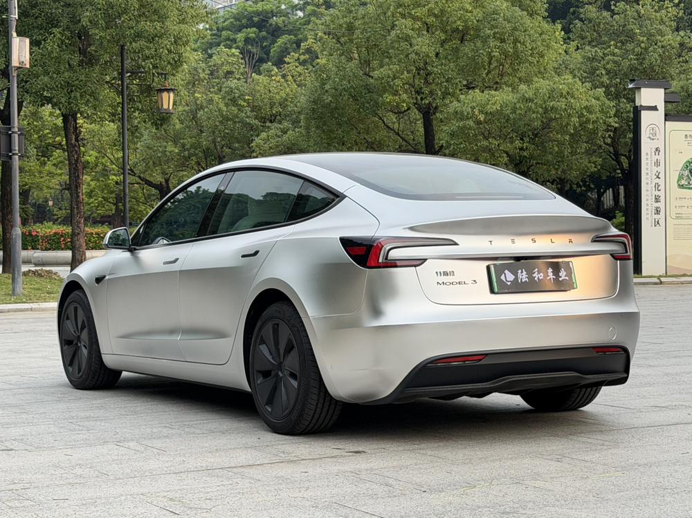 Tesla Model 3 2026 car image #5