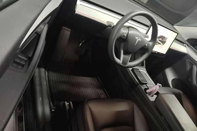 Tesla Model Y 2024 #12 Tesla Model Y 2024 car image #12