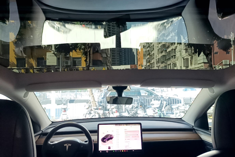 Tesla Model Y 2022 car image #18