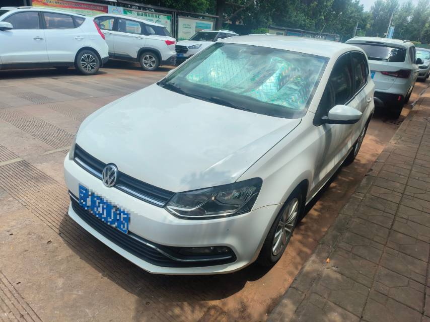 Volkswagen Polo 2015 car image 
