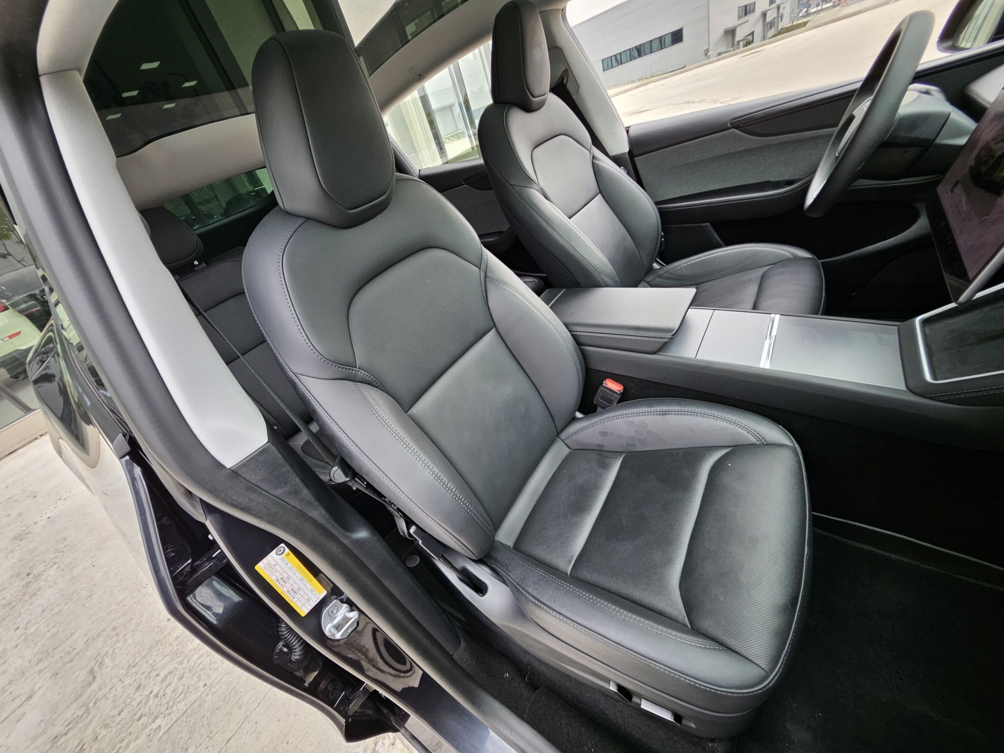 Tesla Model Y 2025 صورة سيارة #8