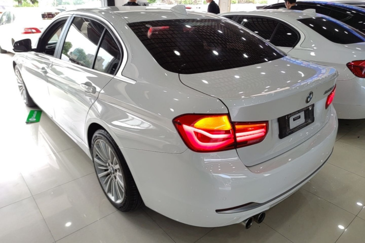 BMW 3 Series 2018 #7 BMW 3 Series 2018 car image #7
