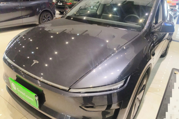 Tesla Model Y 2025 #2 Tesla Model Y 2025 car image #2