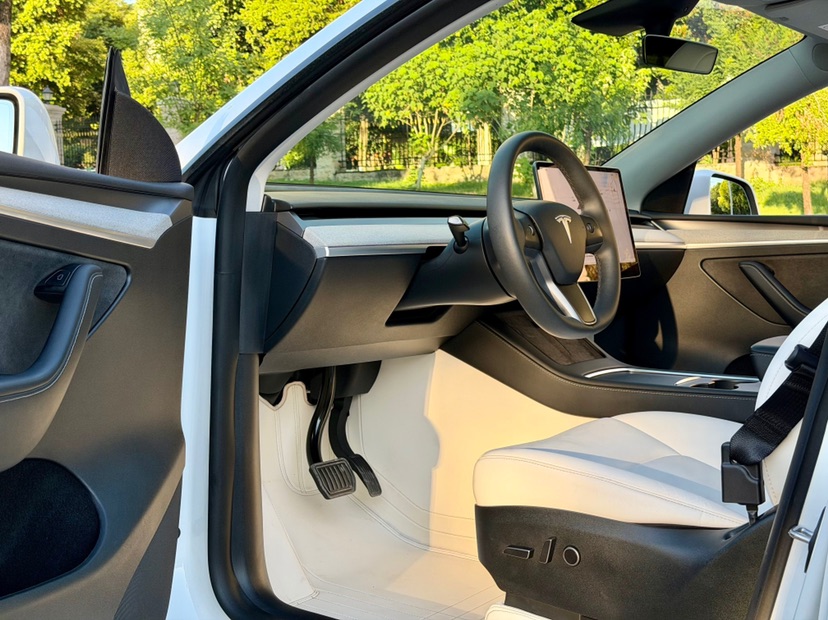 Tesla Model Y 2024 #6 Tesla Model Y 2024 car image #6