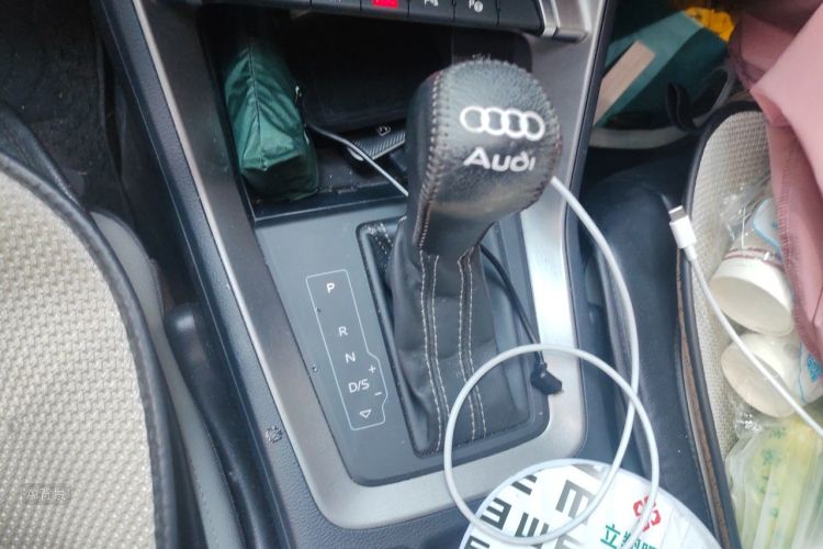 Audi Q3 2022 car image #16