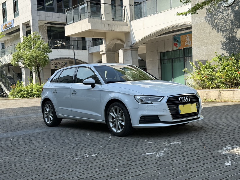 Audi A3 2017 car image #3