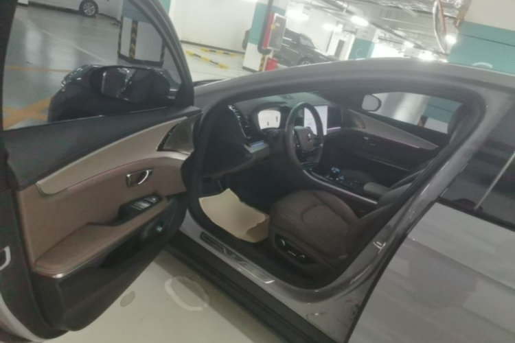 BYD Han 2024 car image #16