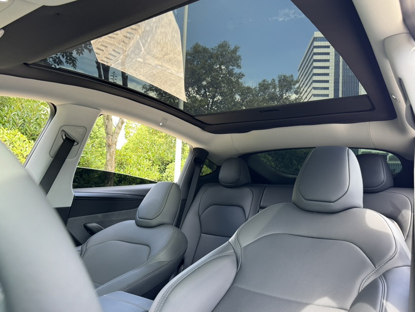 Tesla Model Y 2025 car image #5