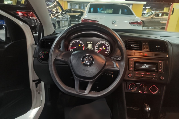 Volkswagen Polo 2017 #15 Volkswagen Polo 2017 car image #15