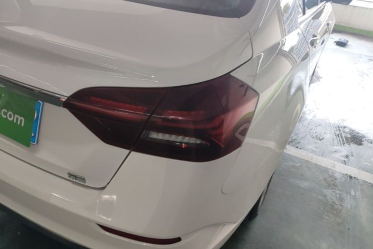 GEELY Emgrand 2021 car image #8