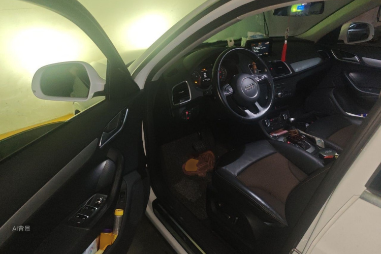 Audi Q3 2017 car image #18