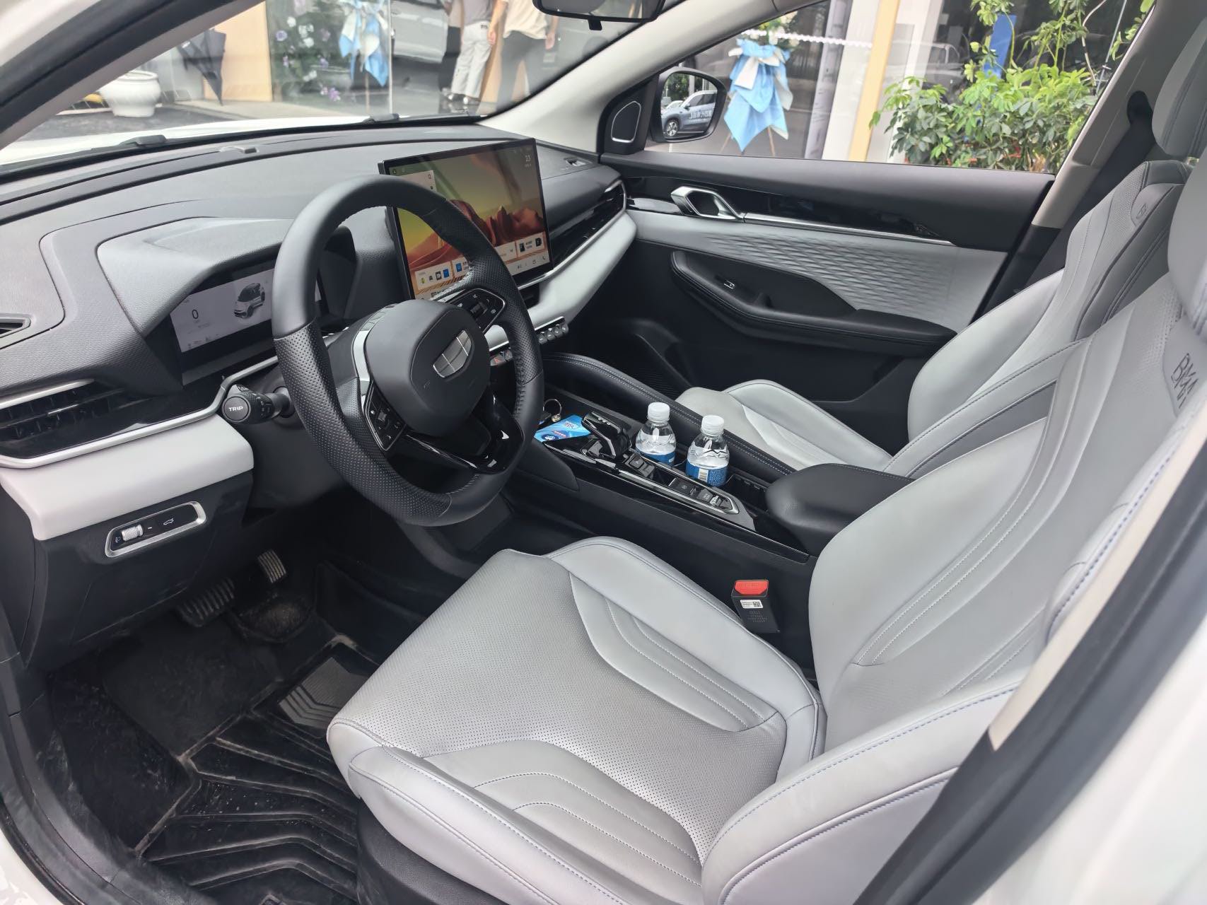 GEELY Coolray 2025 car image #2