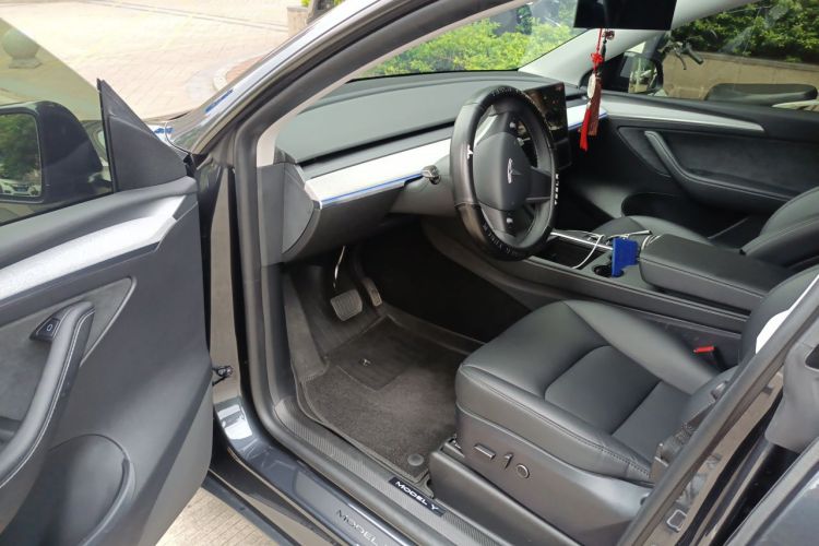 Tesla Model Y 2024 #9 Tesla Model Y 2024 car image #9