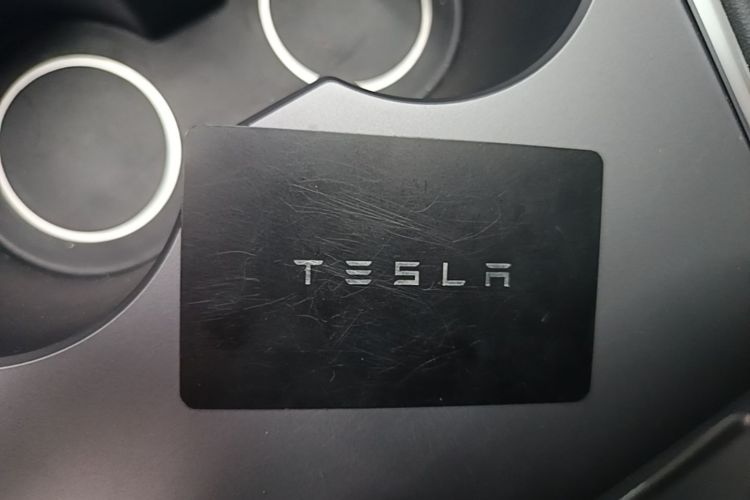 Tesla Model 3 2022 car image #9