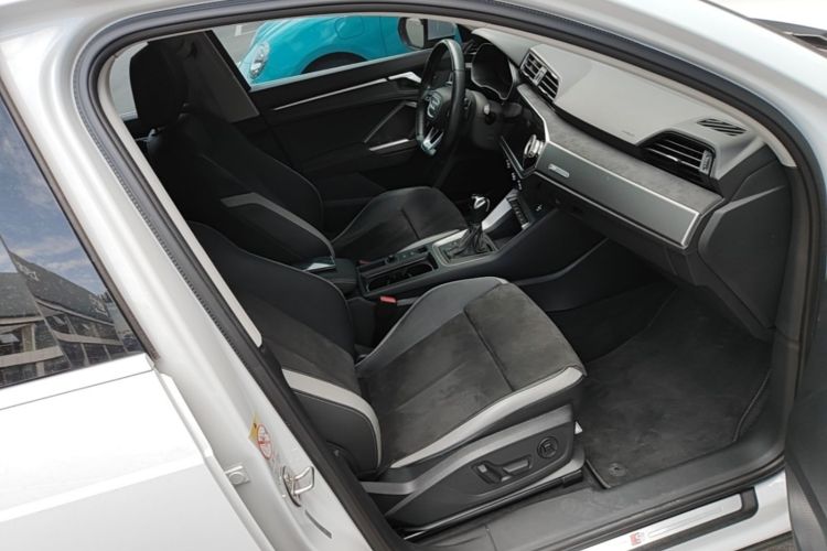Audi Q3 2021 car image #24