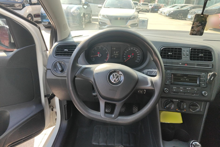 Volkswagen Polo 2017 car image #11