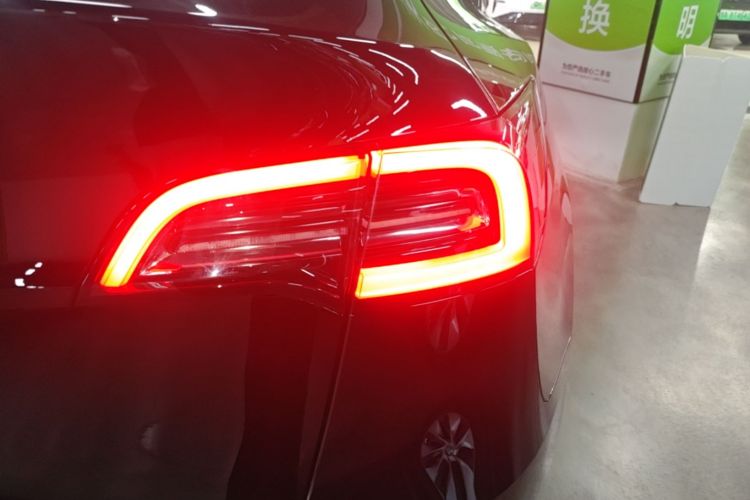 Tesla Model Y 2023 #8 Tesla Model Y 2023 car image #8