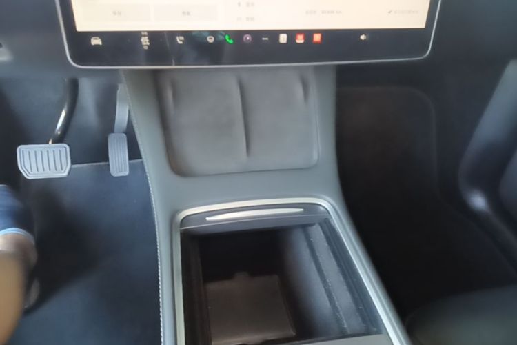 Tesla Model Y 2024 #14 Tesla Model Y 2024 car image #14