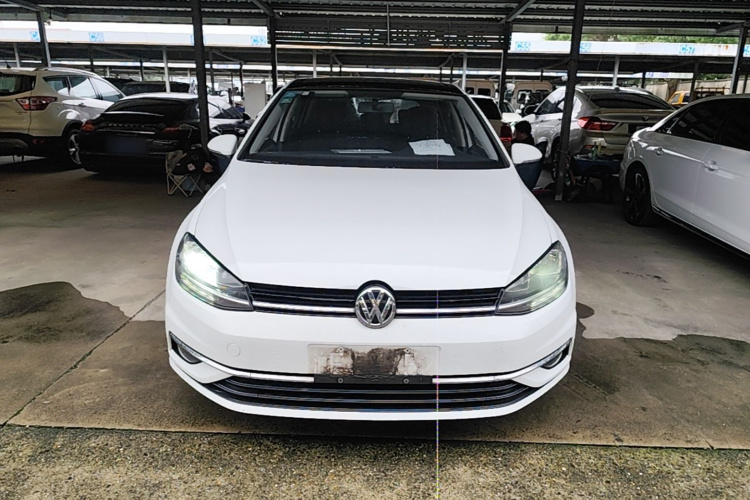 Volkswagen Golf 2020 car image #3